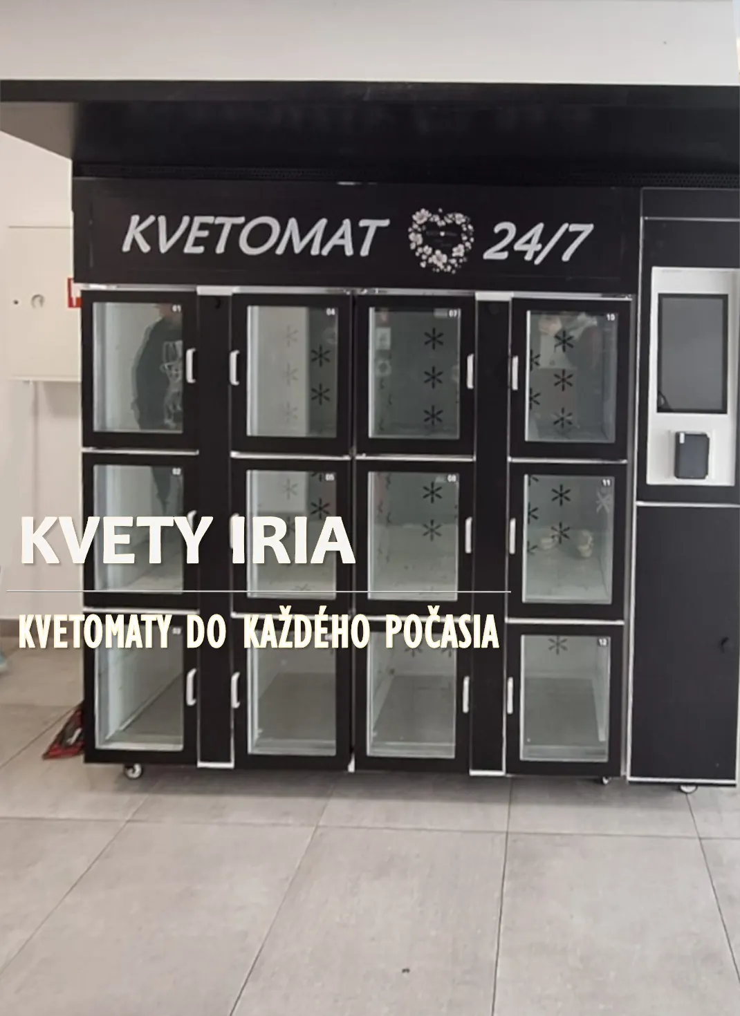 12 rekeszes kültéri virágautomata a kassai Pereš bevásárlóközpontnál