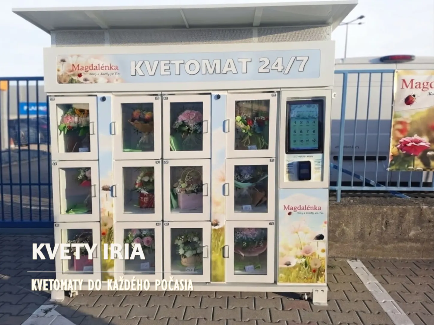 12 rekeszes kültéri virágautomata nyáron